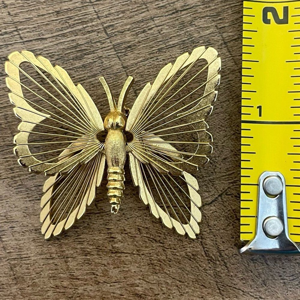 Vintage 50’s Goldtone Monet Butterfly Brooch Excellent condition.